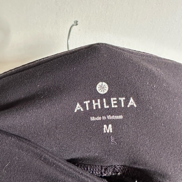 Athleta Black Cropped Capri Athletic Running Activewear Leggings size Medium EUC - Picture 5 of 8